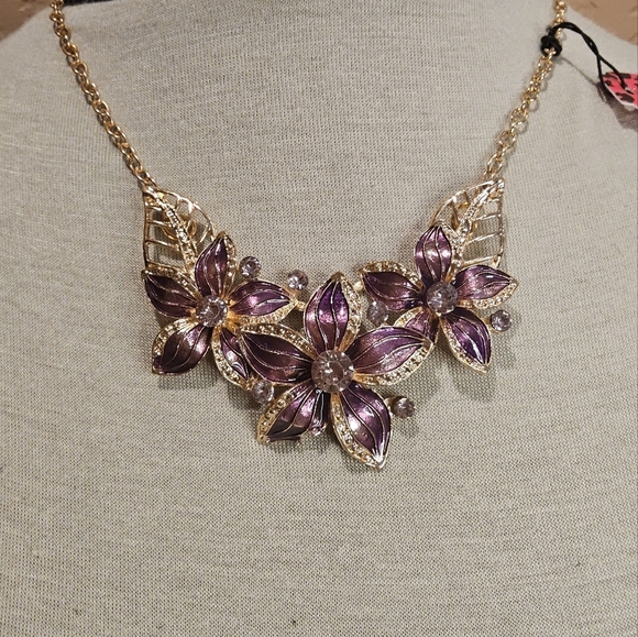 PURPLE FLORAL STATEMENT NECKLACE - Picture 2 of 3